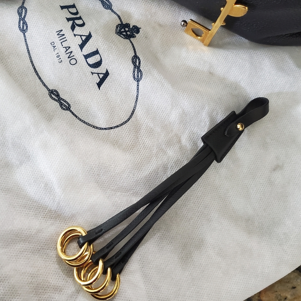 Prada Trick Pelle Saffiano Rings Nero attachment